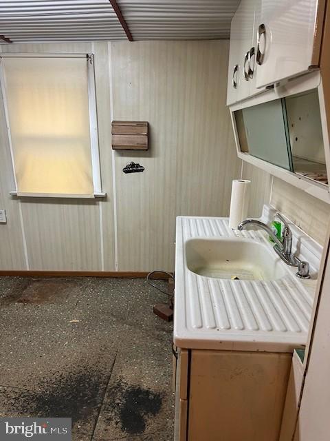 2748 E VENANGO STREET