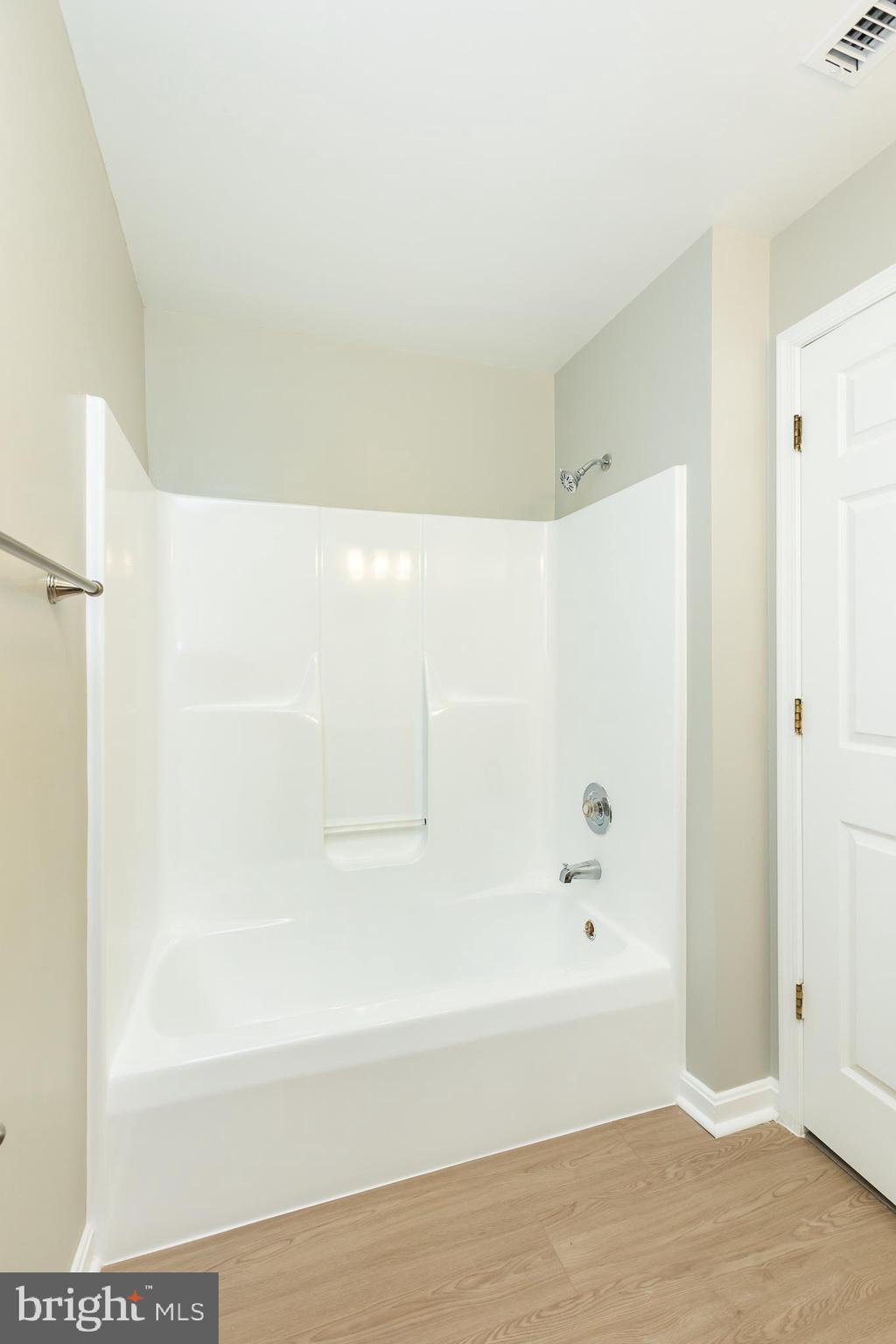 LAKETREE - Residential