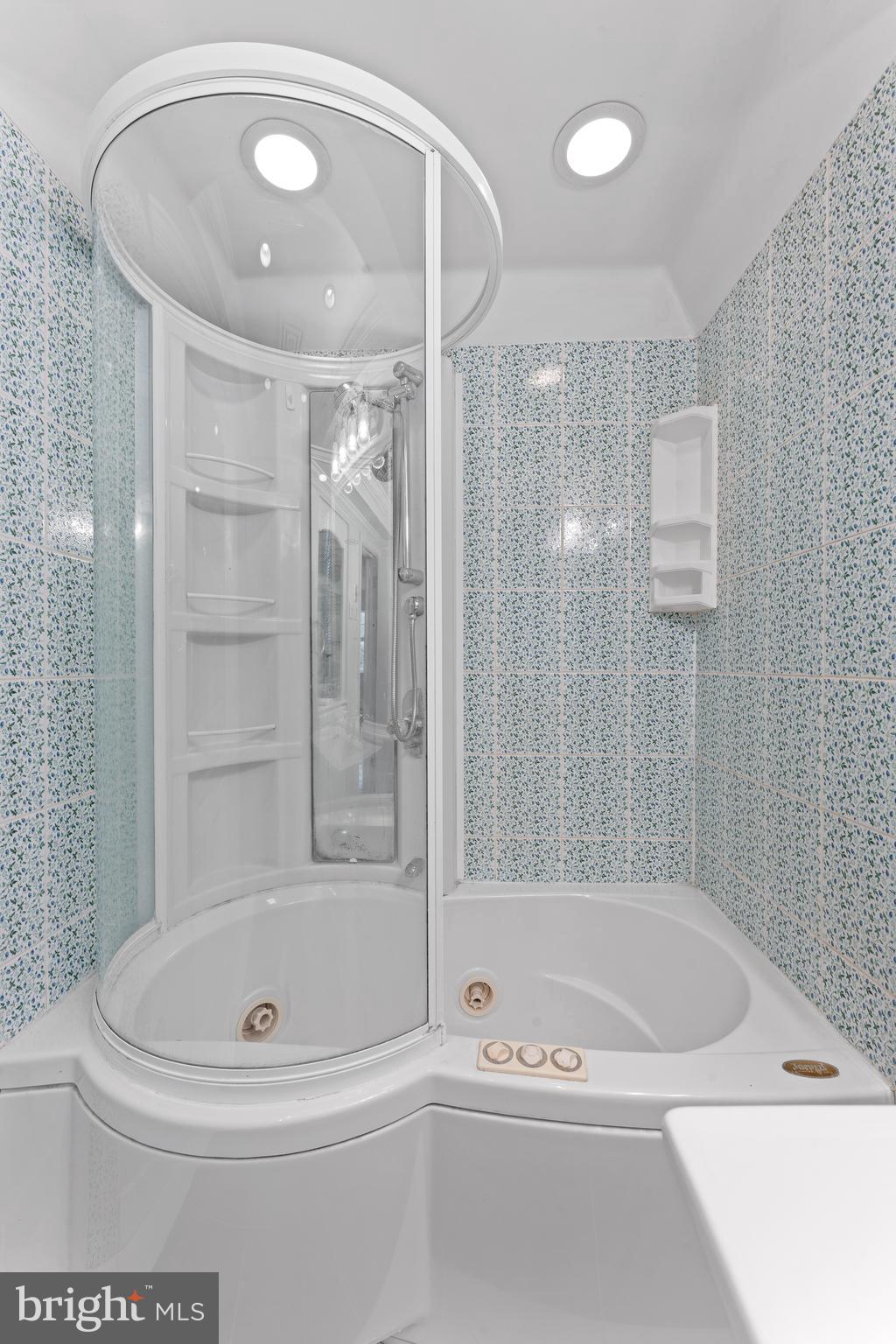 CANTERBURY WOODS - Residential