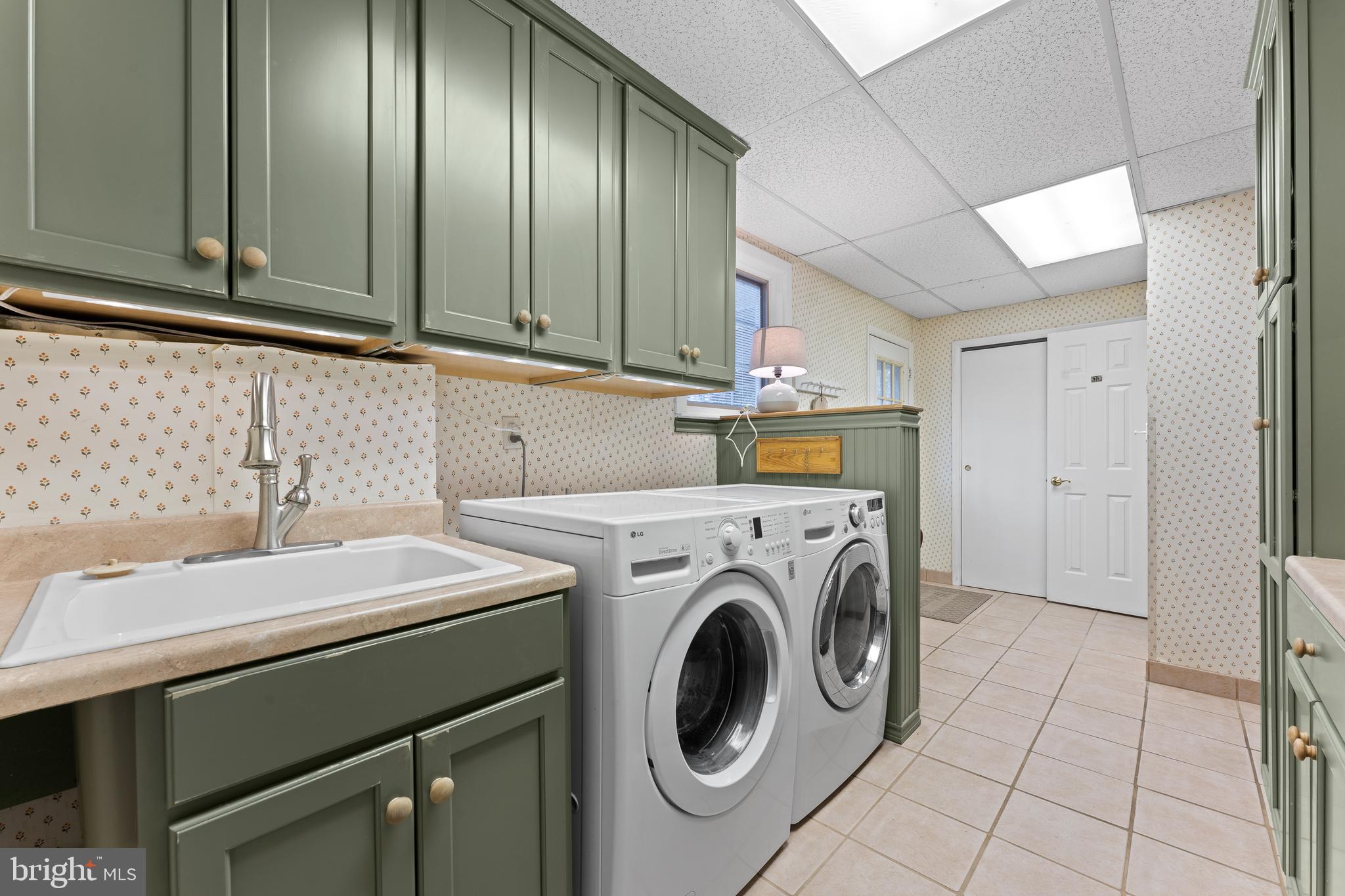 CANTERBURY WOODS - Residential