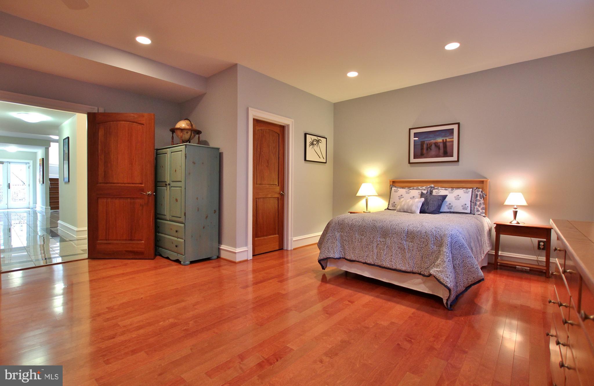 RIVERWOOD - Residential