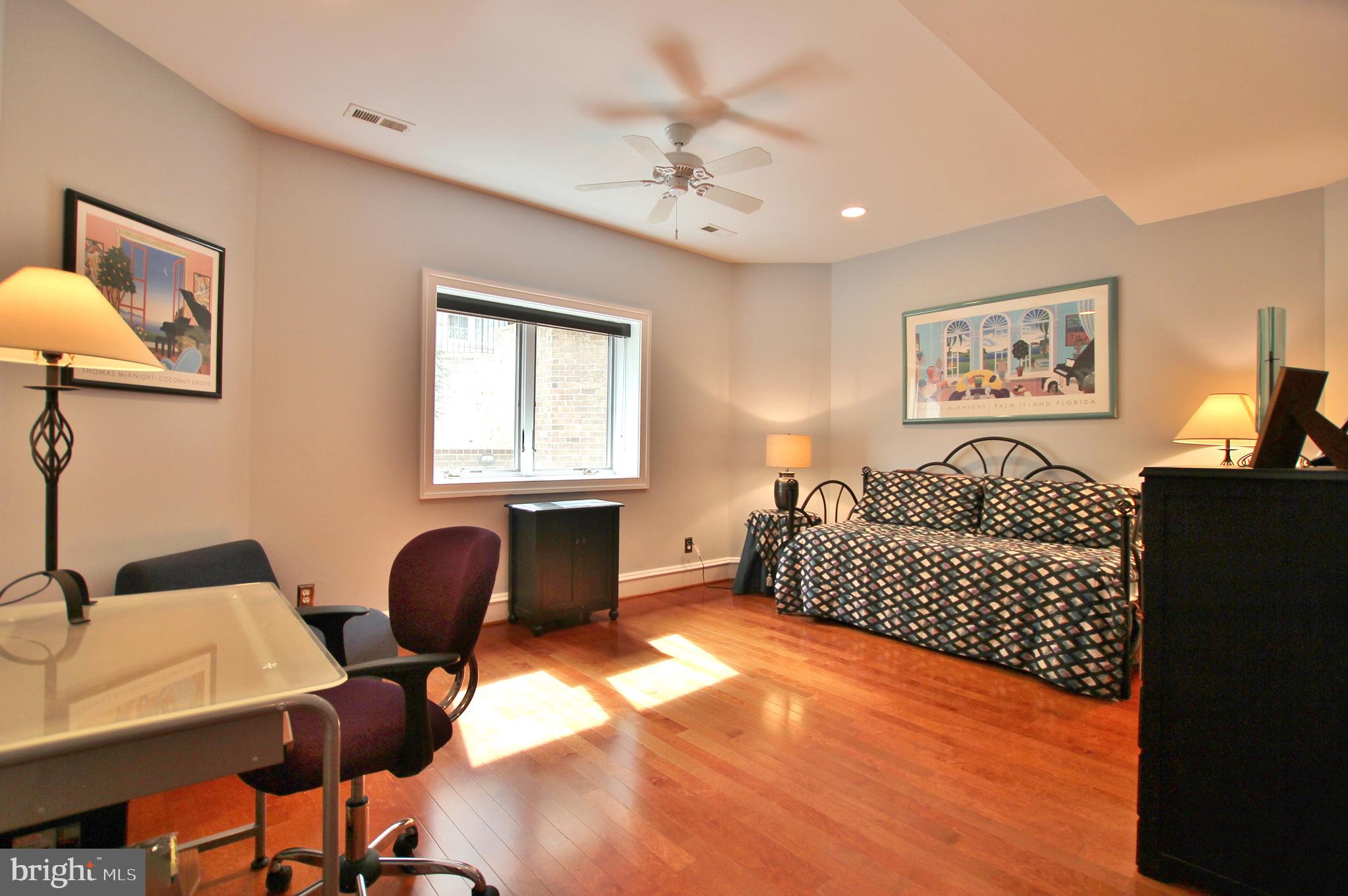 RIVERWOOD - Residential