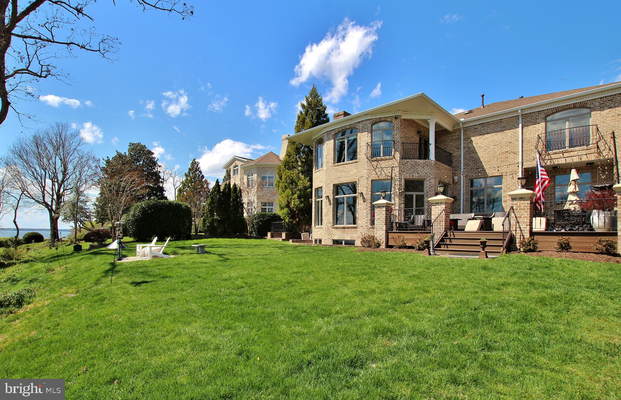 RIVERWOOD - Residential