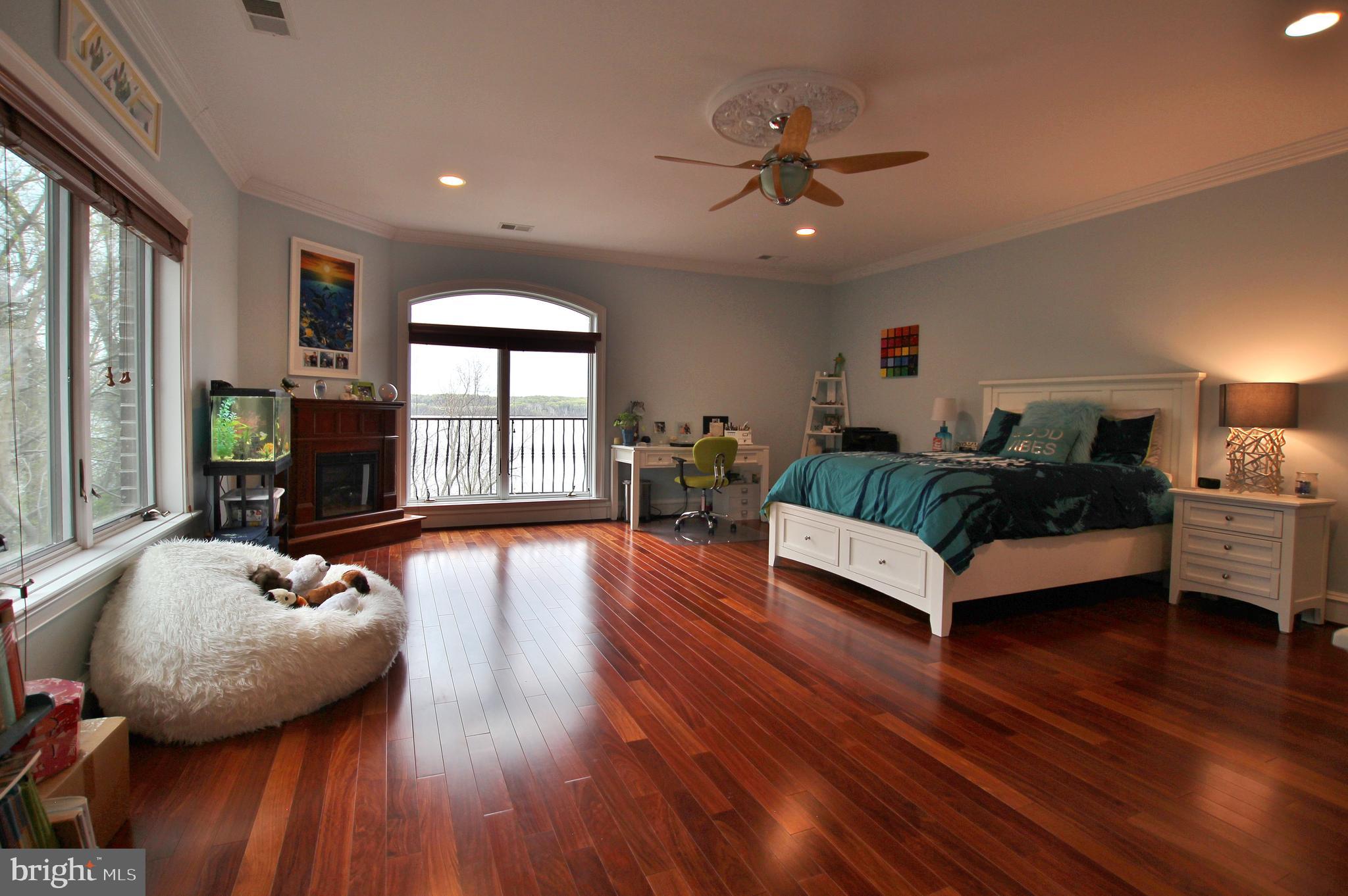 RIVERWOOD - Residential