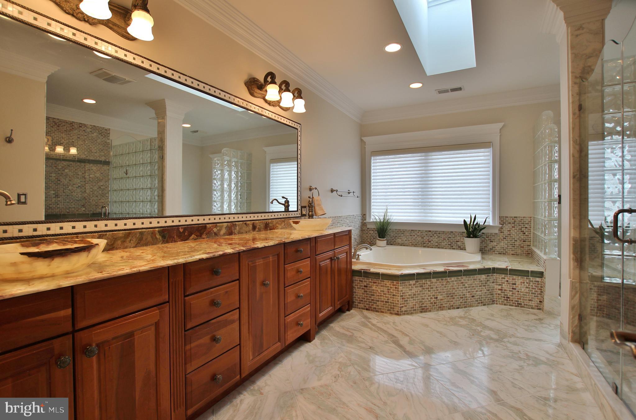 RIVERWOOD - Residential