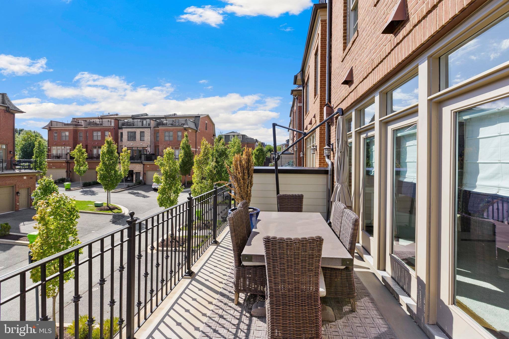 SYMPHONY PARK - Residential