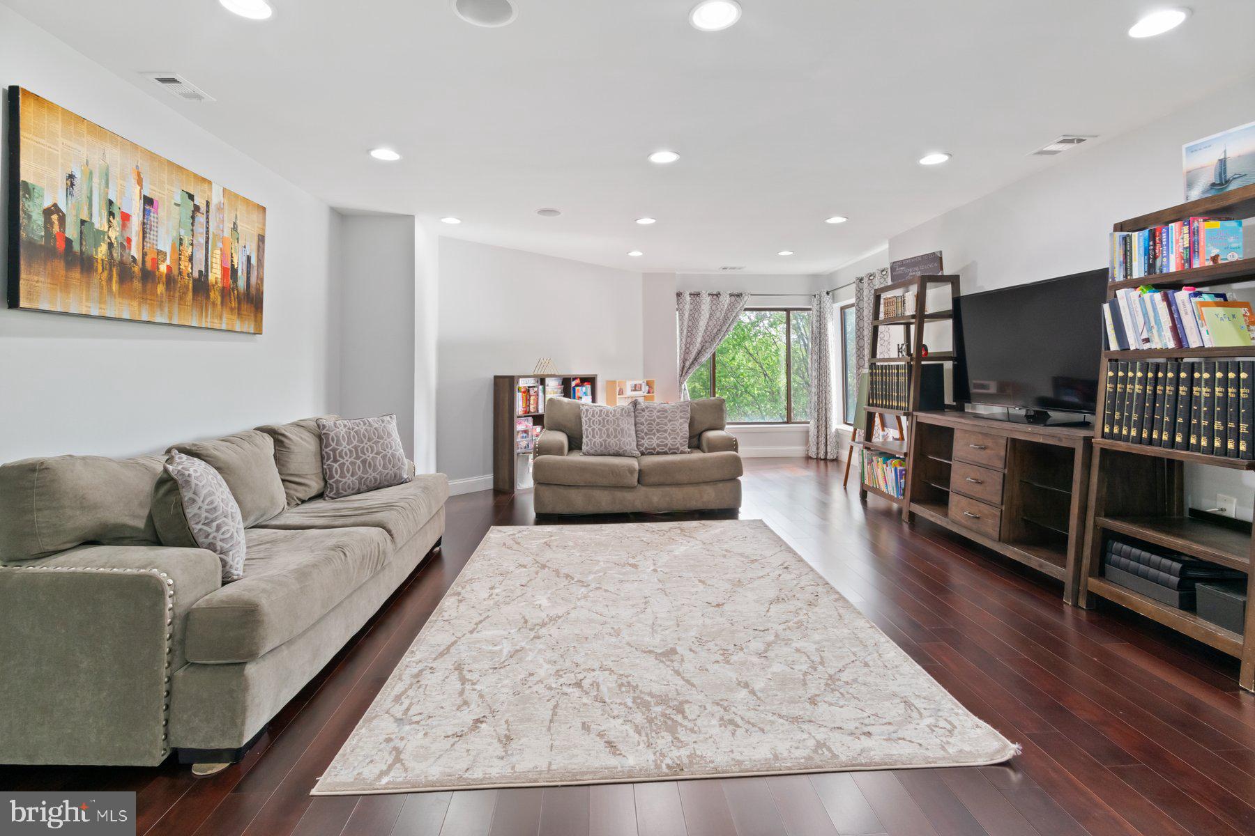 FALLSTAFF - Residential