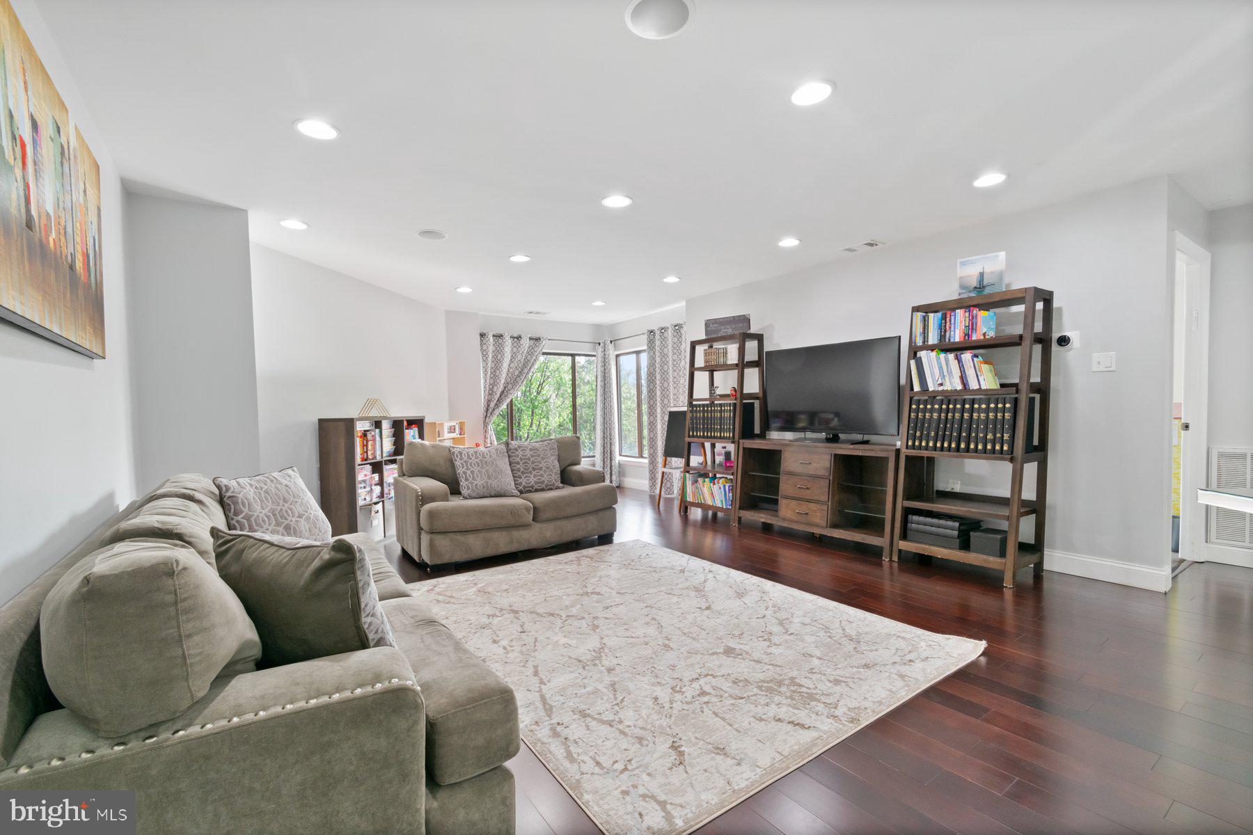 FALLSTAFF - Residential