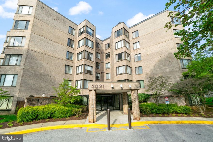 This beautiful 2-bedroom, 2-full-bath condo, located on the 4th floor, has been completely updated with a brand new kitchen, new bathrooms, new HVAC, hot water heater, and stainless steel appliances. The kitchen features double ovens and double sinks, making it perfect for a kosher family. The master bathroom includes his and hers double sinks for added convenience. Other highlights include a luxurious jacuzzi and a spacious California-style walk-in closet. With 1,674 square feet of space, it’s move-in ready and located in the heart of the community! As a resident, you’ll have access to amazing community amenities including a pool, tennis courts, a fitness room with saunas, and a beautifully renovated club room—perfect for relaxation and recreation.