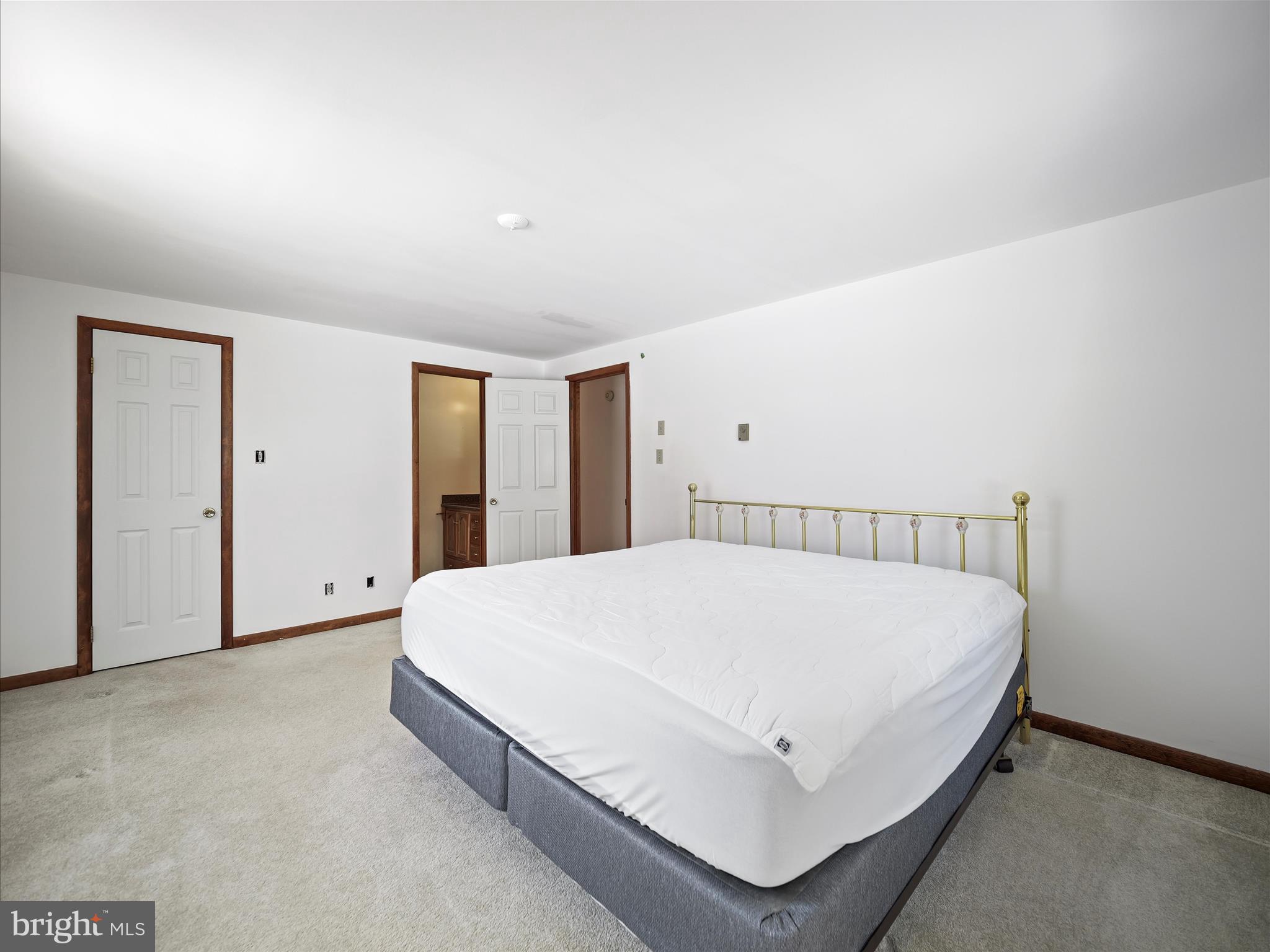 WEST CAVALAND - Residential