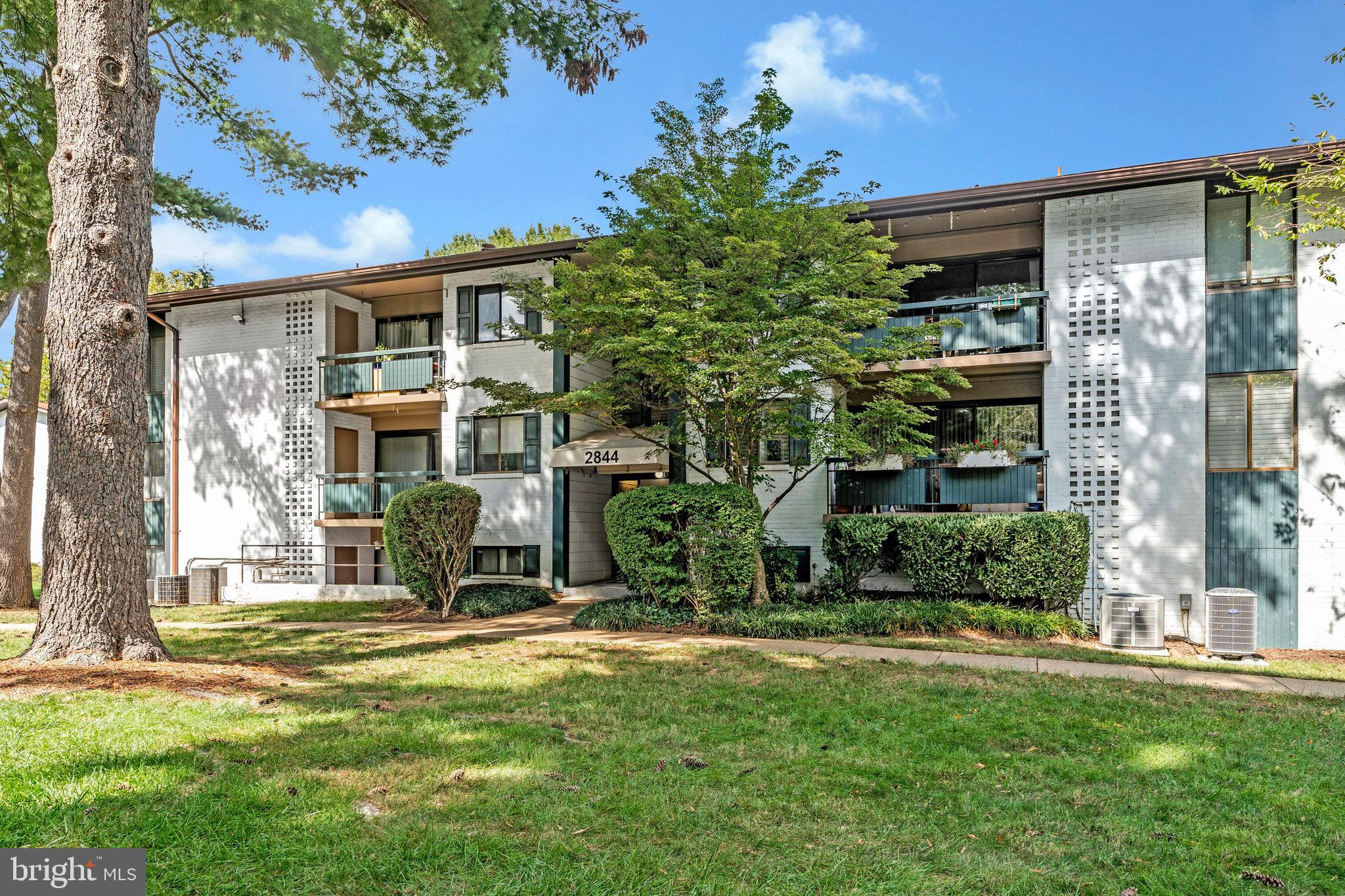 2844 DOVER LANE 103