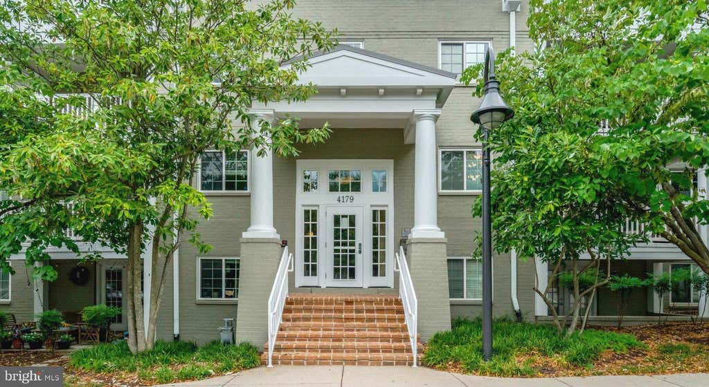 Photo of 4179 S Four Mile Run Drive #302, ARLINGTON, VA 22204 (MLS # VAAR2077408)