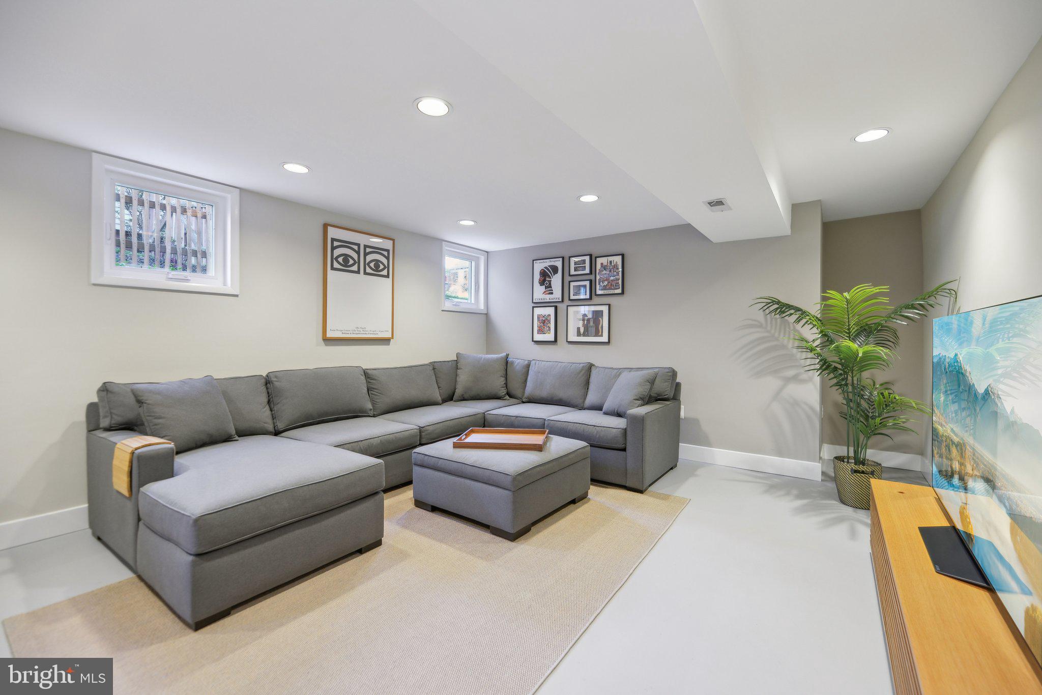 ROSEMONT PARK - Residential