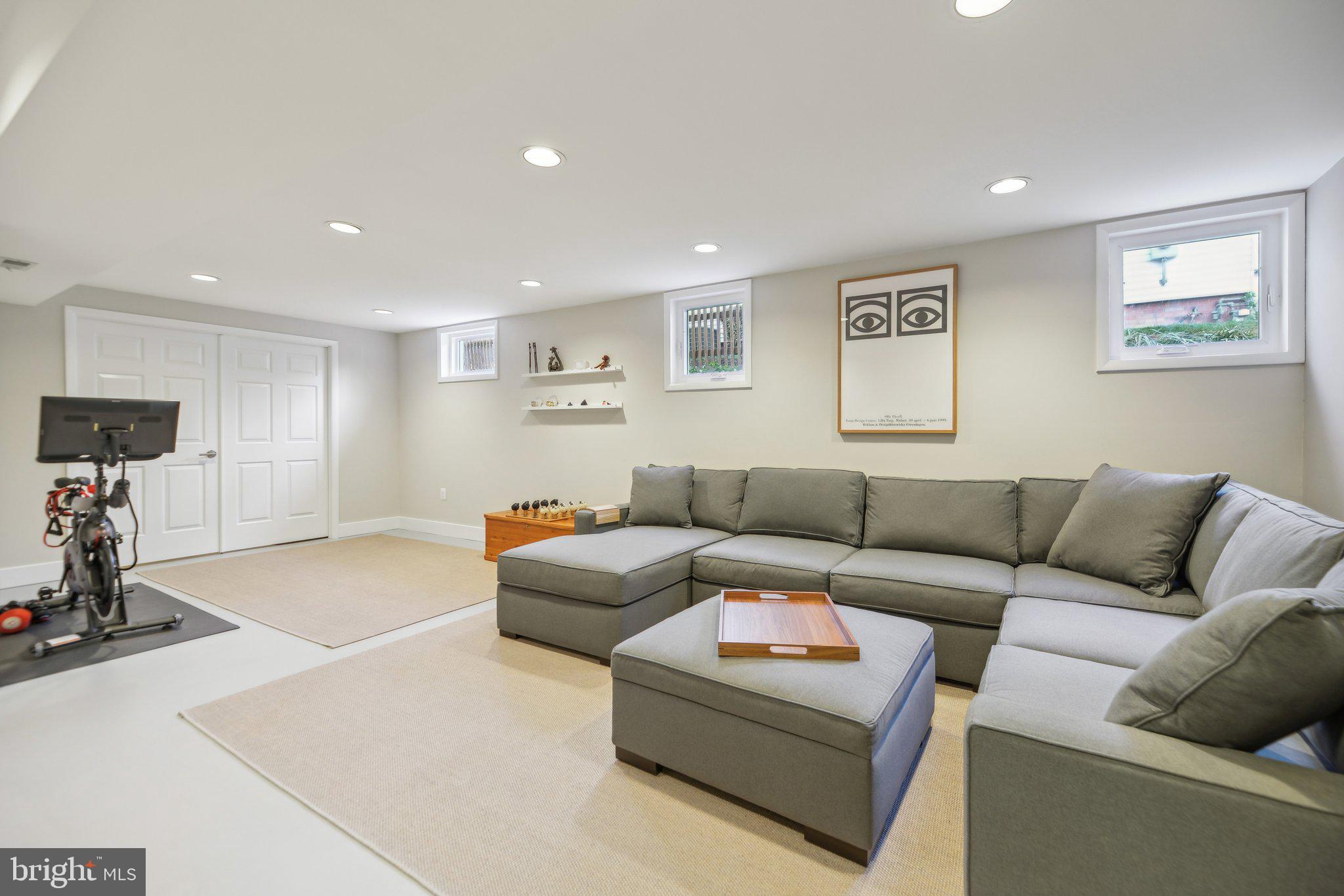 ROSEMONT PARK - Residential