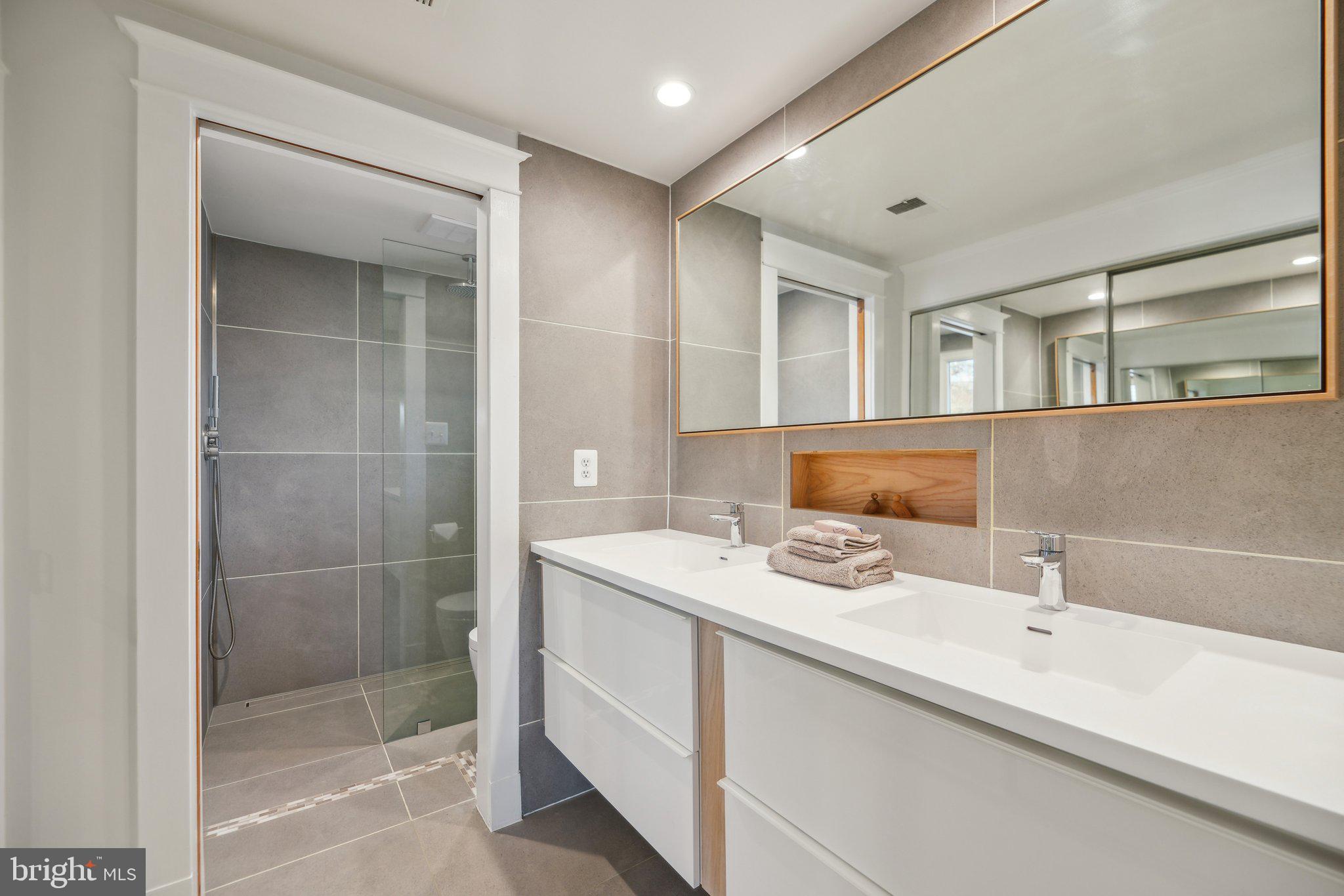 ROSEMONT PARK - Residential