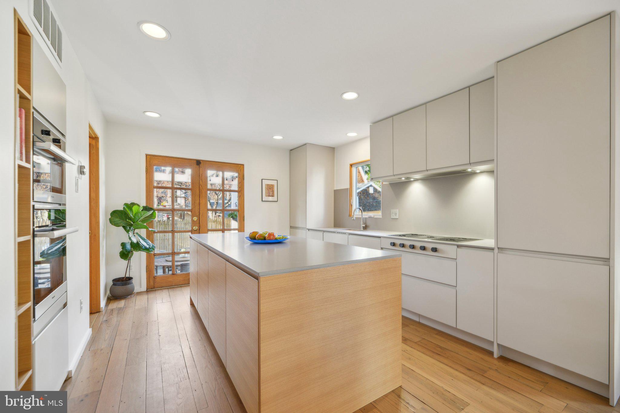 ROSEMONT PARK - Residential