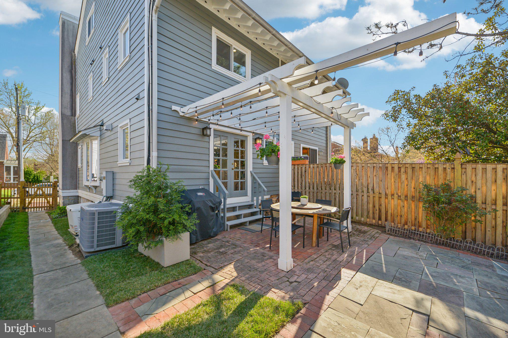 ROSEMONT PARK - Residential