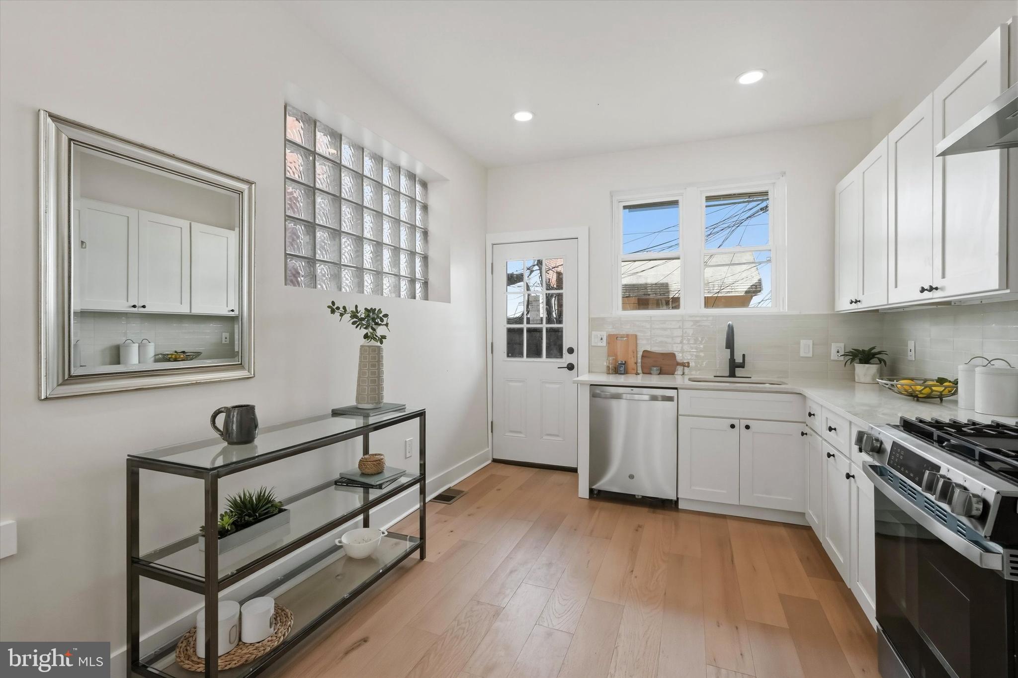 GIRARD ESTATES - Residential