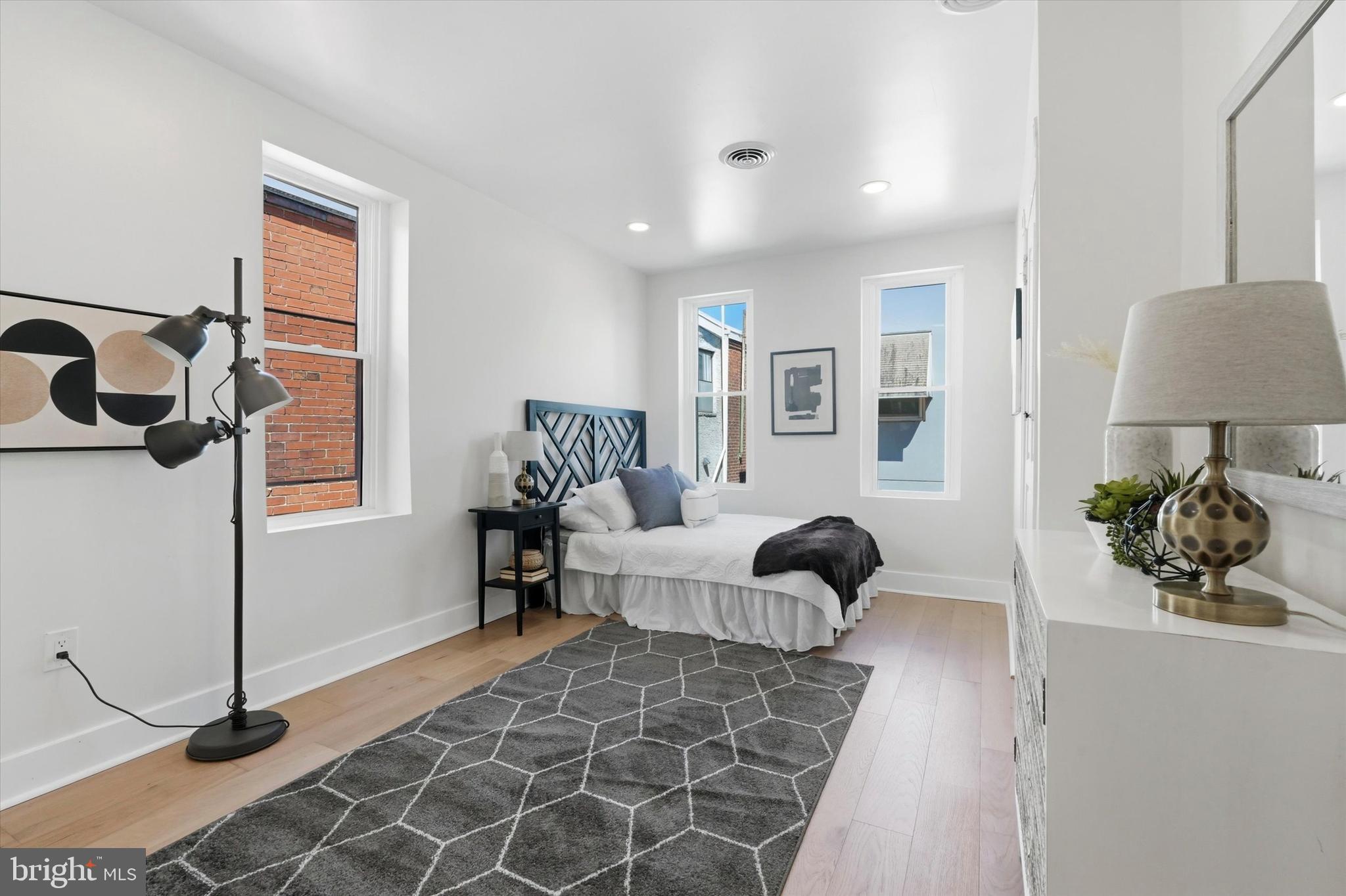 GIRARD ESTATES - Residential