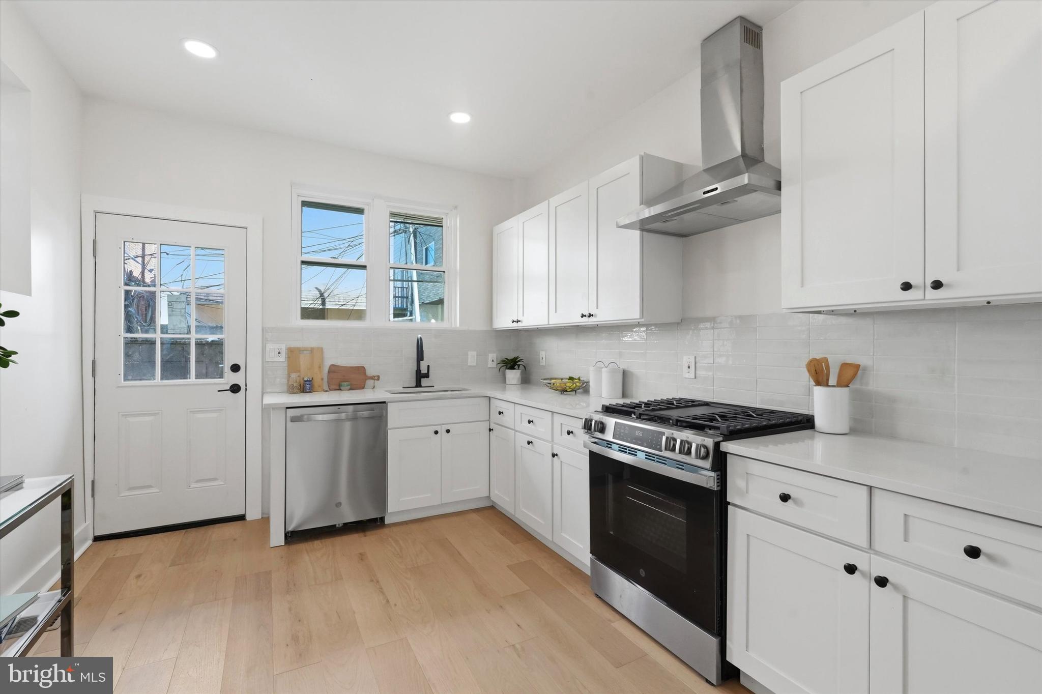 GIRARD ESTATES - Residential