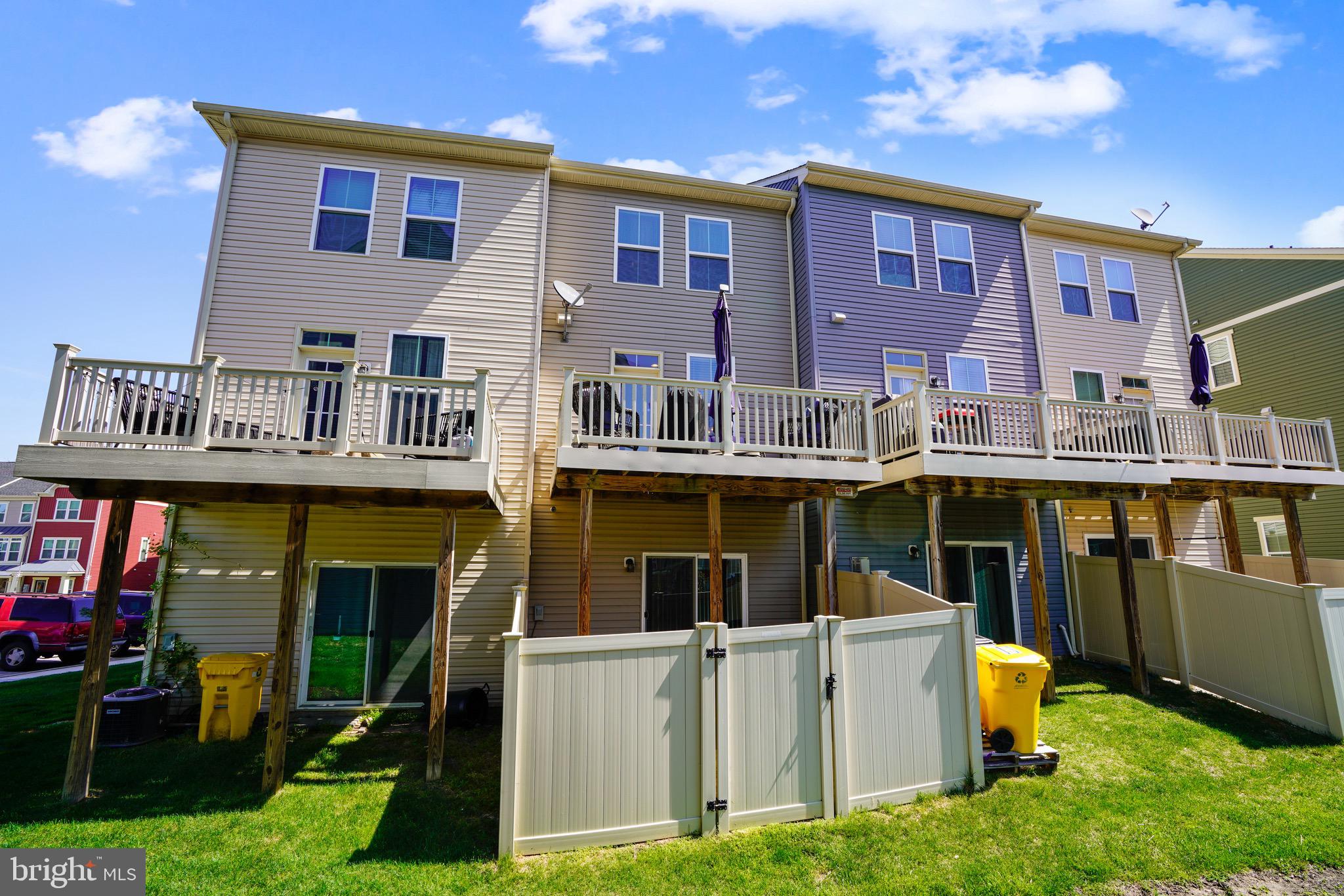 CREEKSIDE VILLAGE AT TANYARD SPRINGS - Residential