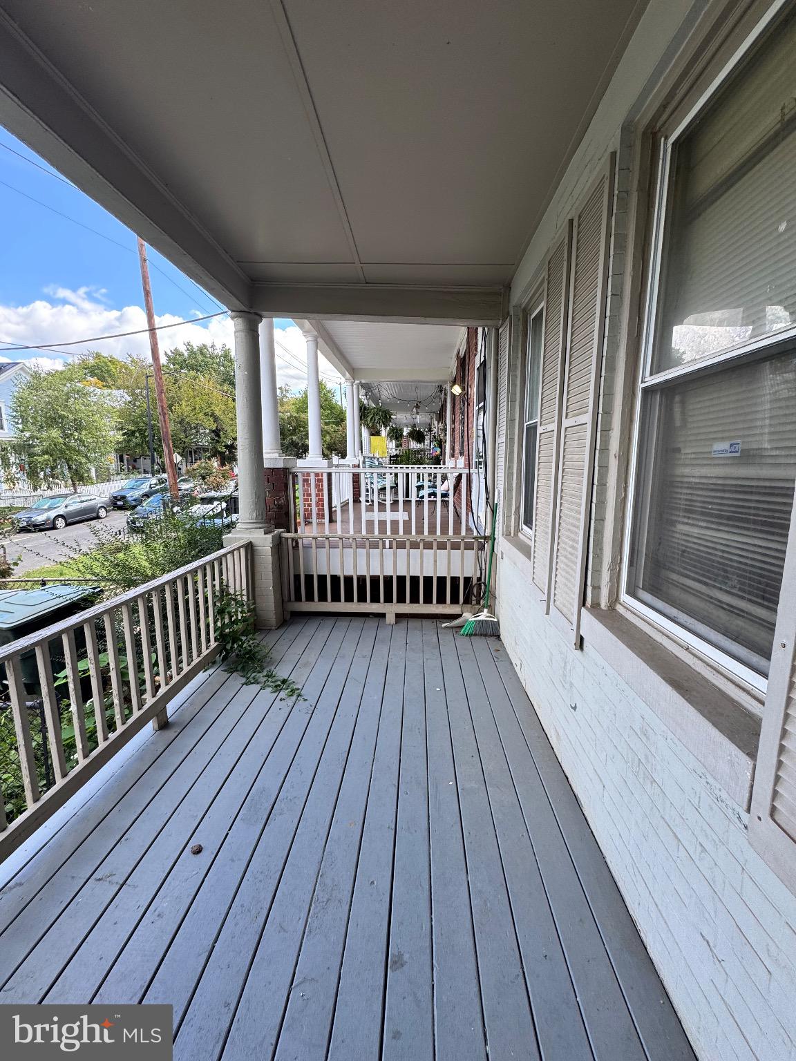 1325 VALLEY PLACE SE