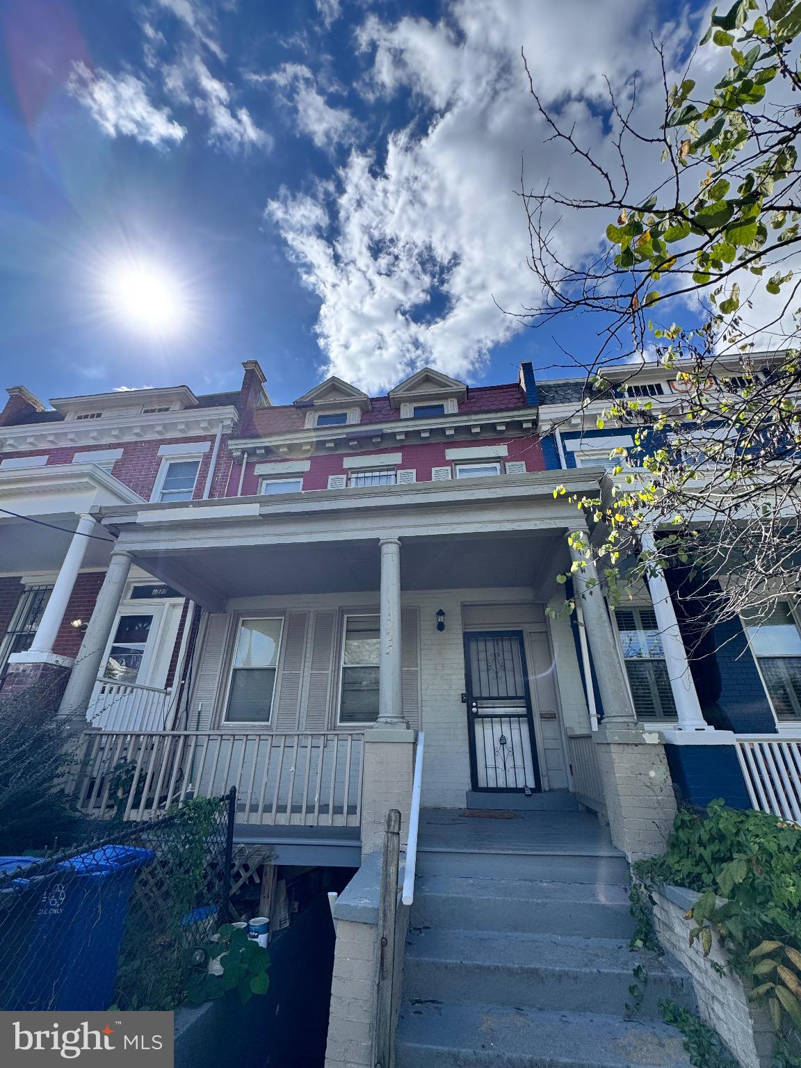 1325 VALLEY PLACE SE