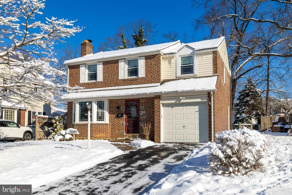 Photo of 2009 Parkview Avenue, ABINGTON, PA 19001 (MLS # PAMC2165860)