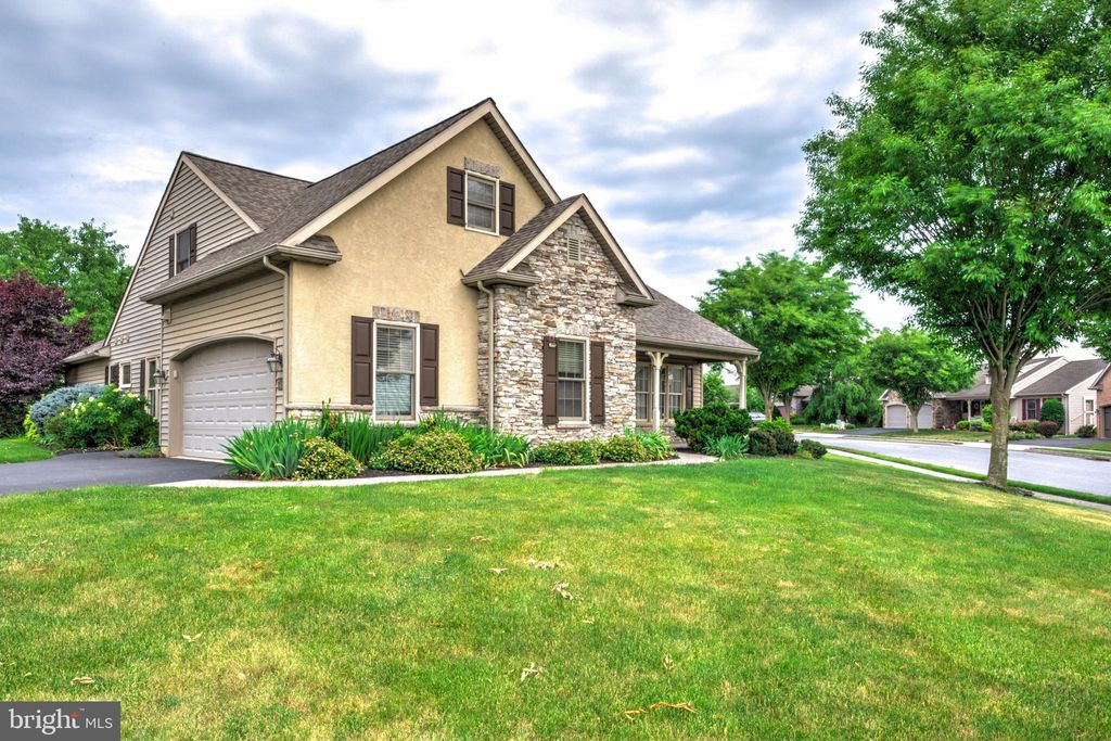 Photo of 749 Heather Ridge, MANHEIM, PA 17545 (MLS # PALA2091056)