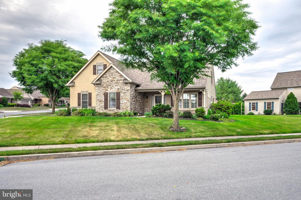 Photo of 749 Heather Ridge, MANHEIM, PA 17545 (MLS # PALA2091056)