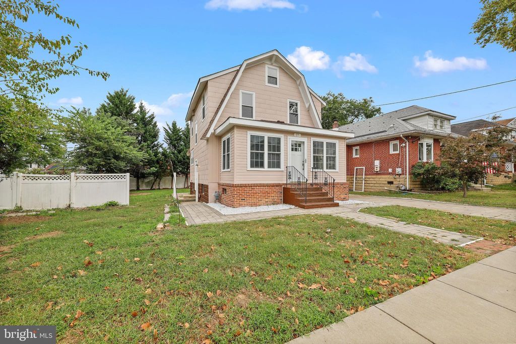 Photo of 37 W 5th, RUNNEMEDE, NJ 08078 (MLS # NJCD2101896)