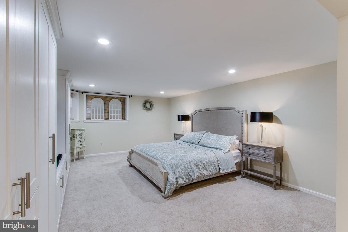 ASHBURN FARM - Residential