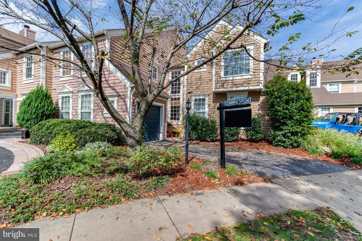 ASHBURN FARM - Residential