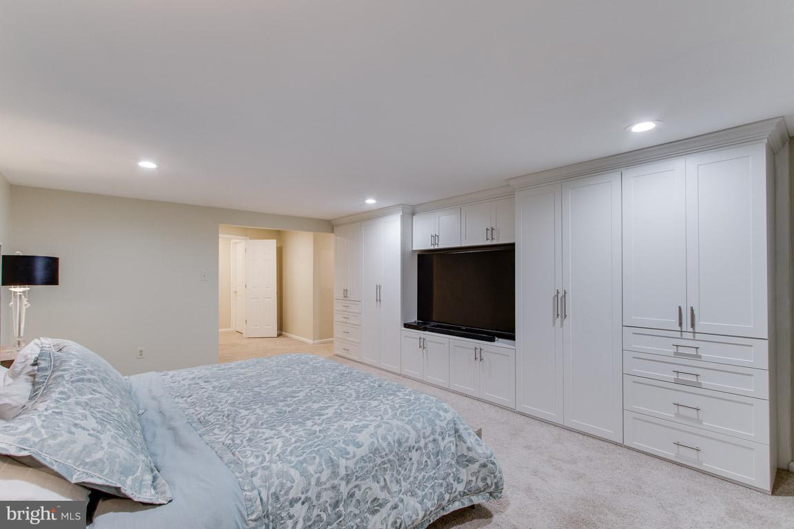 ASHBURN FARM - Residential