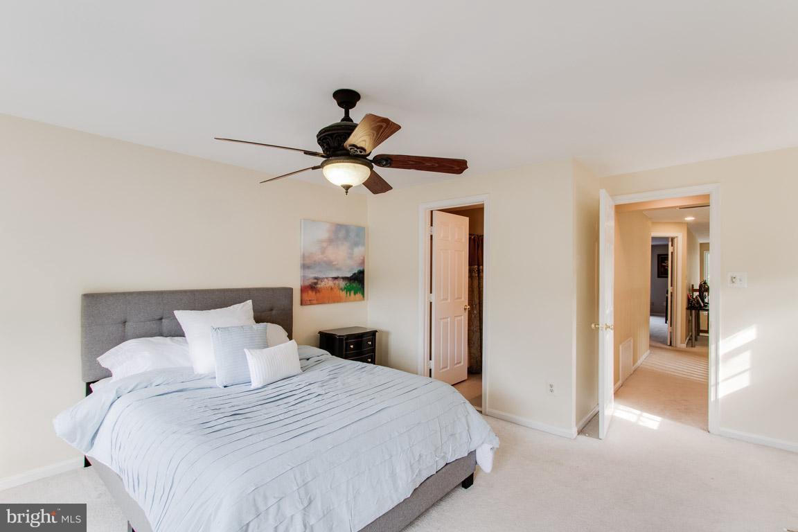 ASHBURN FARM - Residential