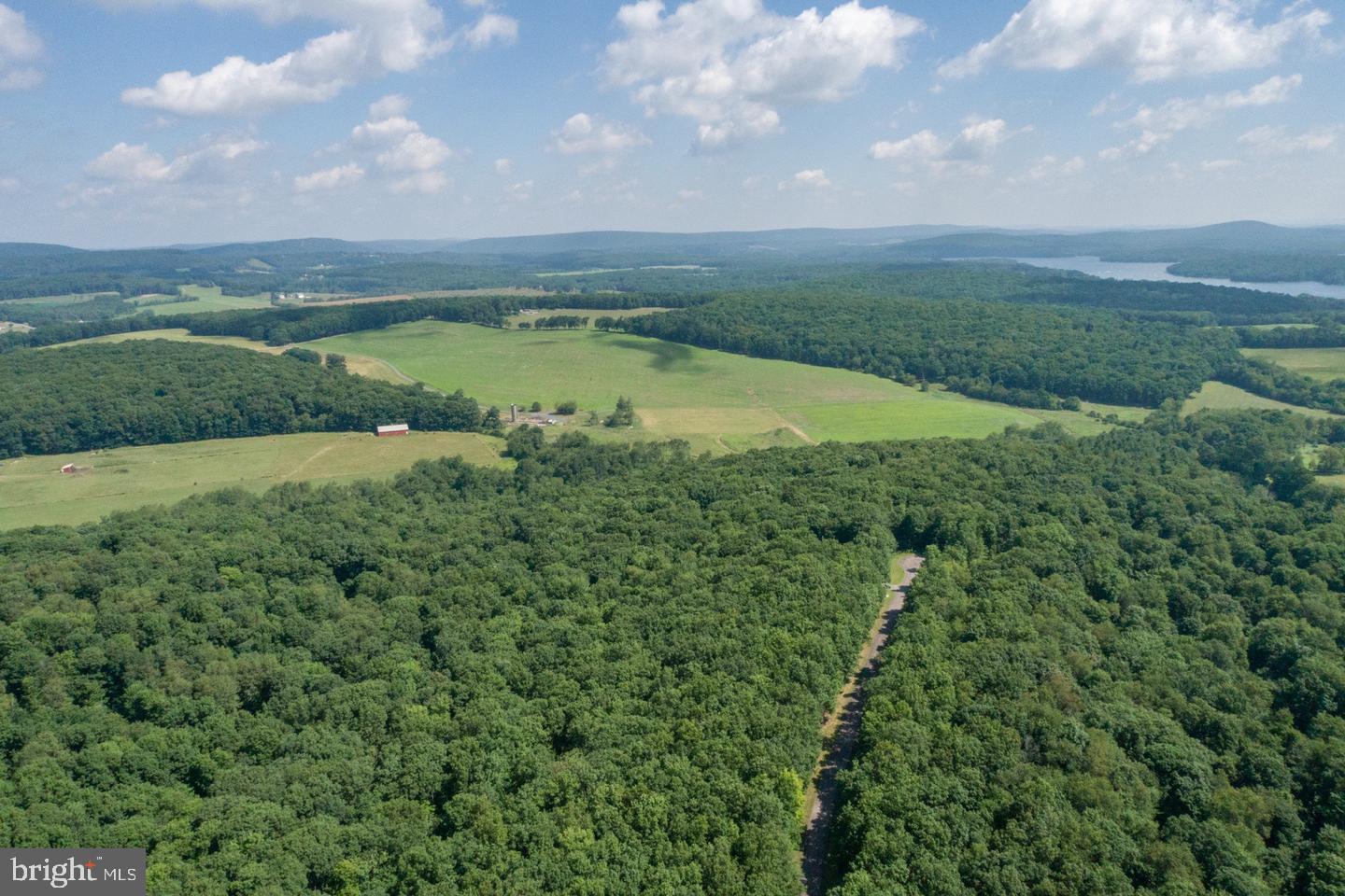 HUNTERS RIDGE ESTATES - Land