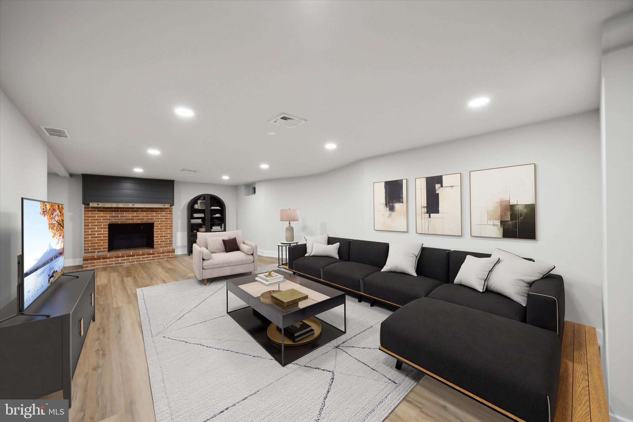 PENN OAK MANOR - Residential