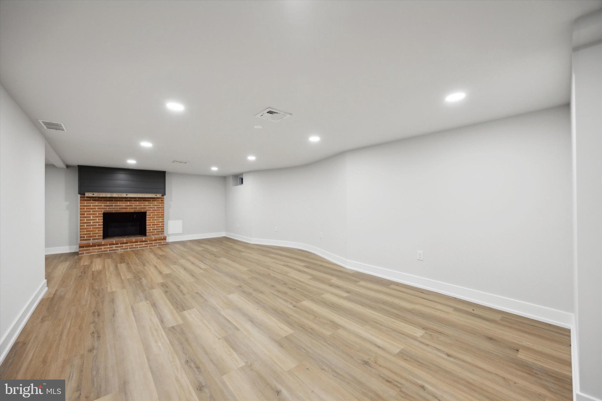 PENN OAK MANOR - Residential