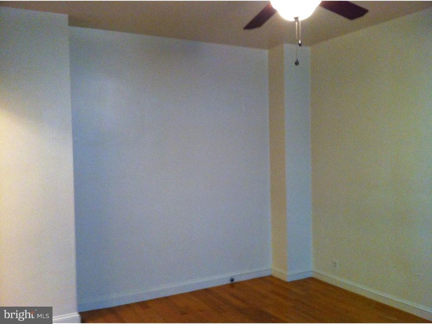 Large split level one bedroom apartment available. Unit has a modern eat in Kitchen, great closet space and beautiful hardwood floors throughout!  There are high ceilings with a decorative fireplace and a wonderful, large living room.