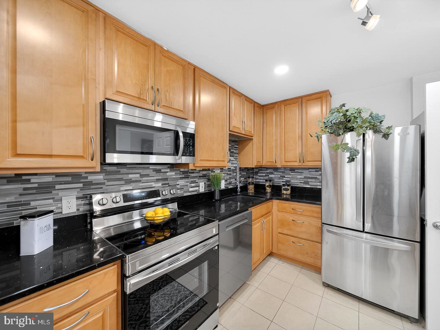 COLUMBIA TOWERS - Residential