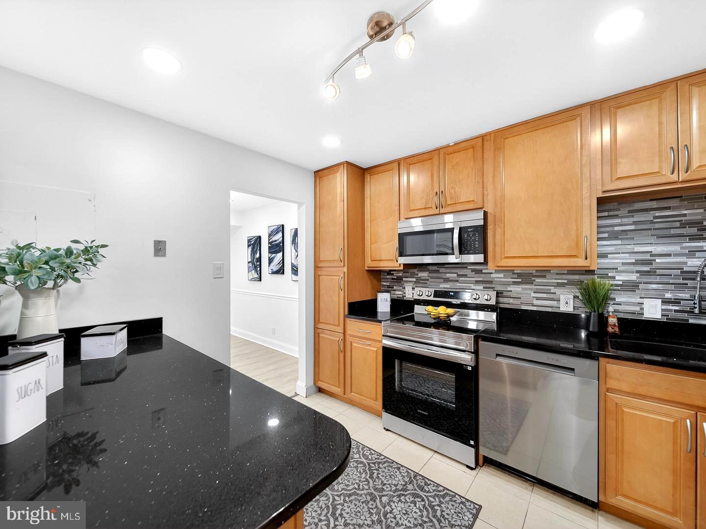 COLUMBIA TOWERS - Residential