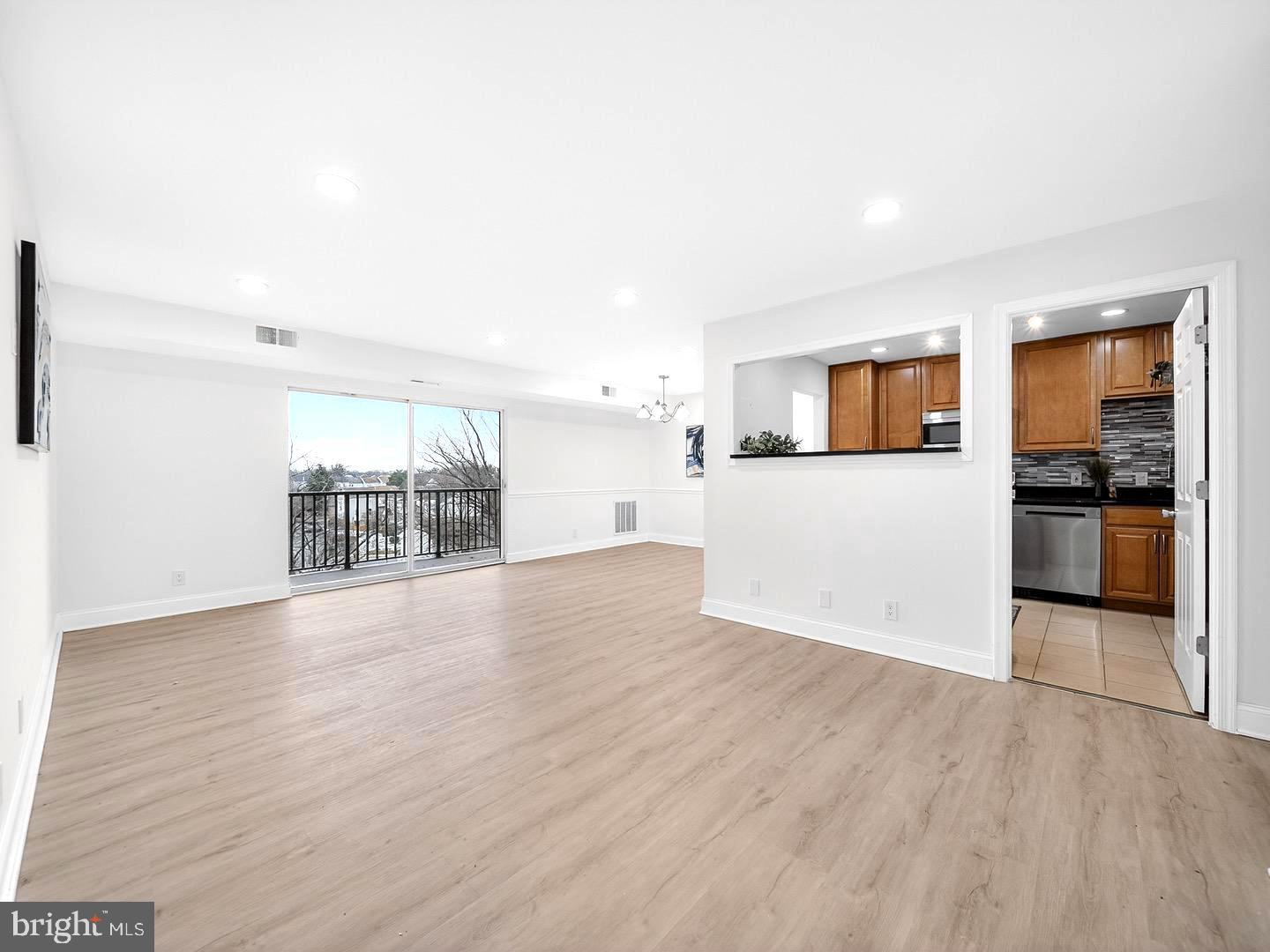 COLUMBIA TOWERS - Residential