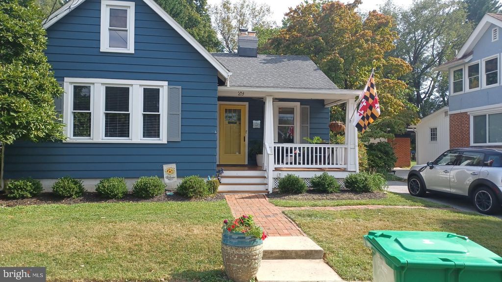 Photo of 29 Maryland Avenue, GAITHERSBURG, MD 20877 (MLS # MDMC2201346)