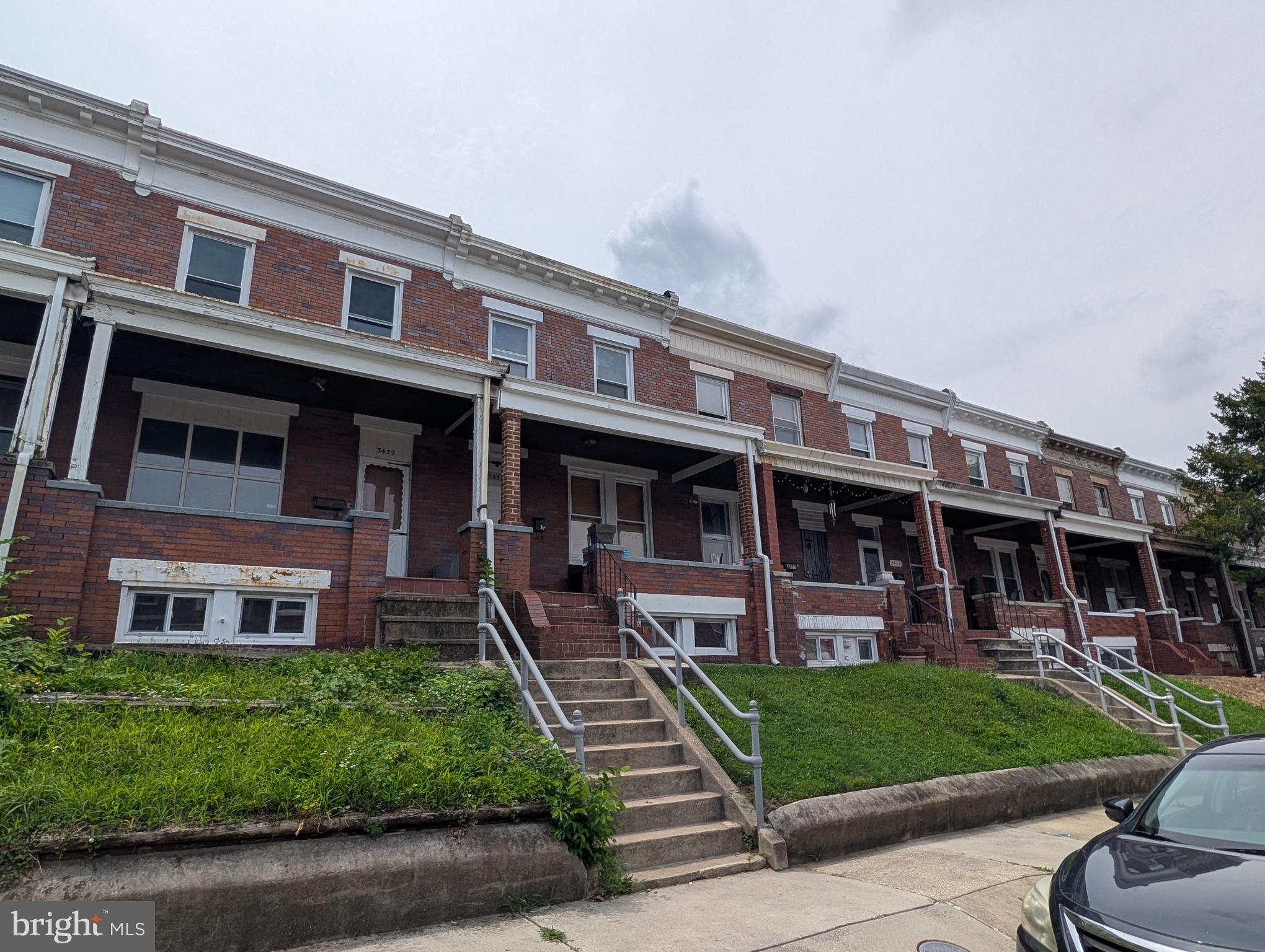 3439 KENYON AVENUE
