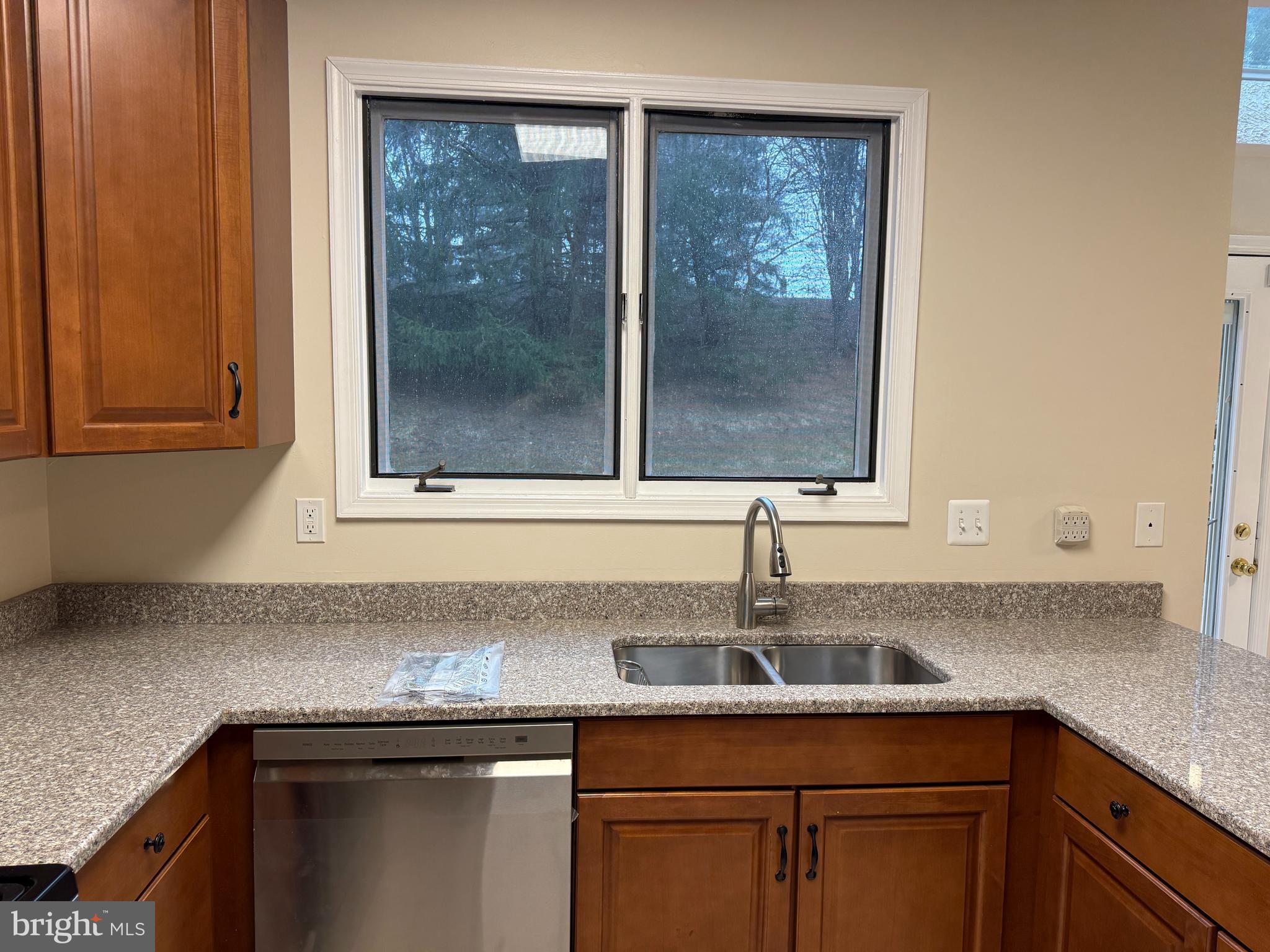 SUMMIT CHASE - Residential Lease