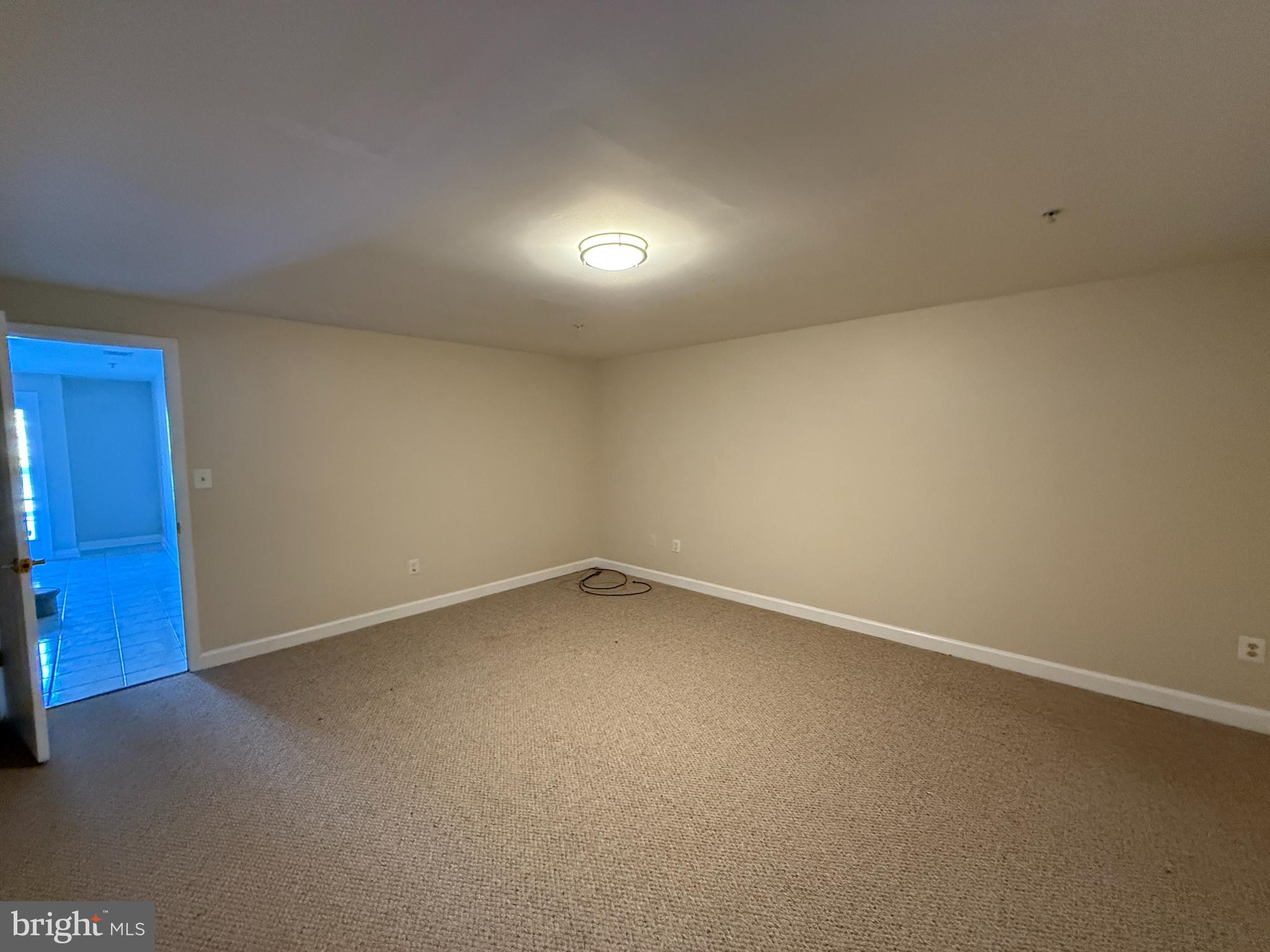 SUMMIT CHASE - Residential Lease