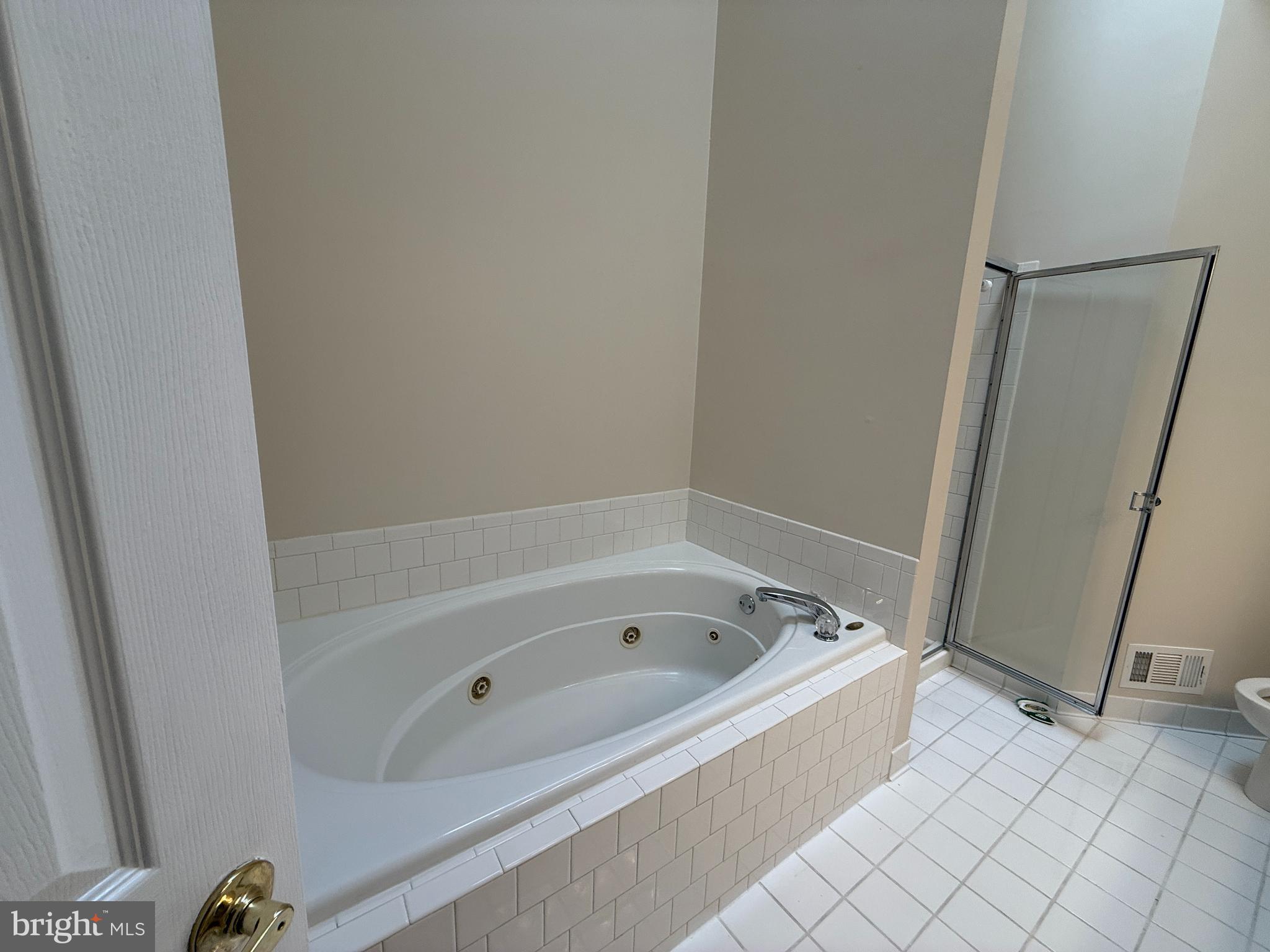 SUMMIT CHASE - Residential Lease