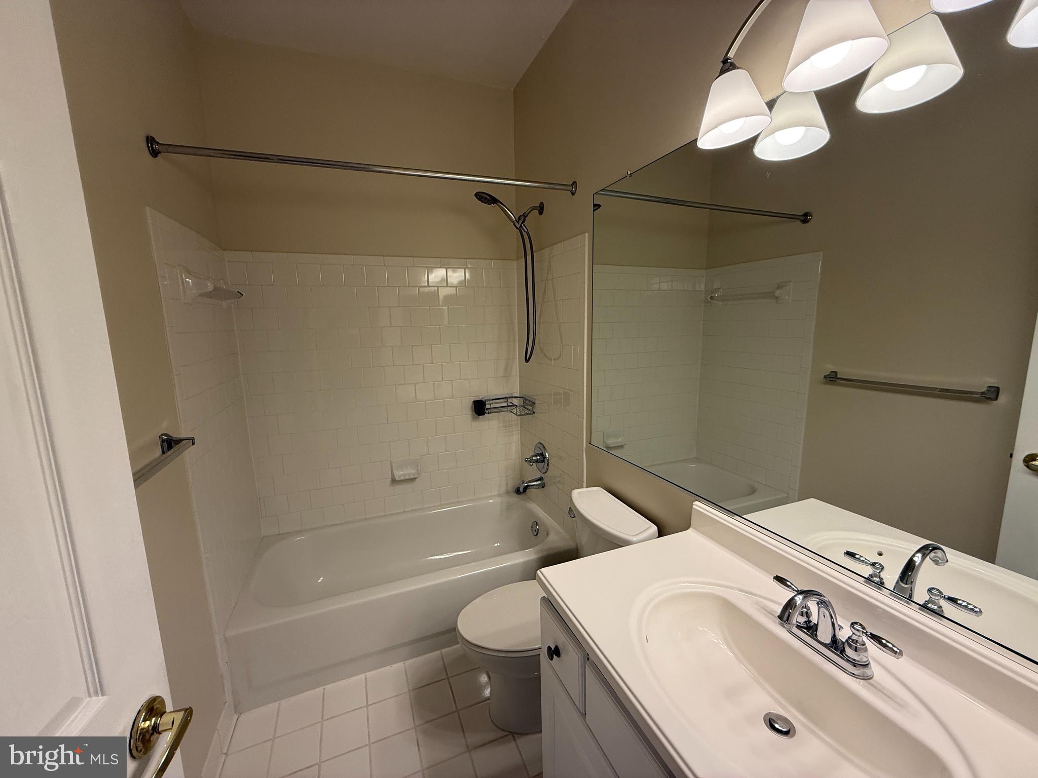 SUMMIT CHASE - Residential Lease