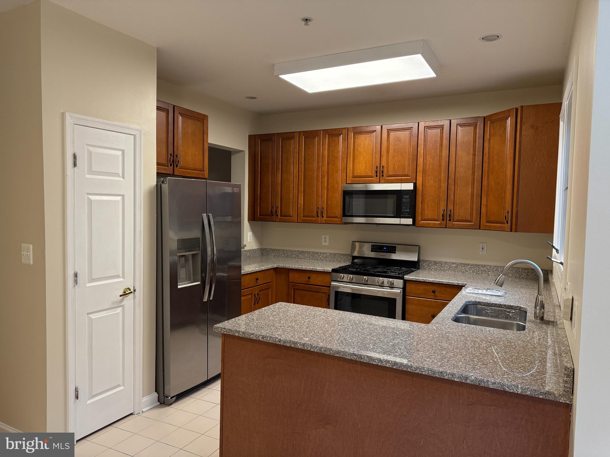 SUMMIT CHASE - Residential Lease