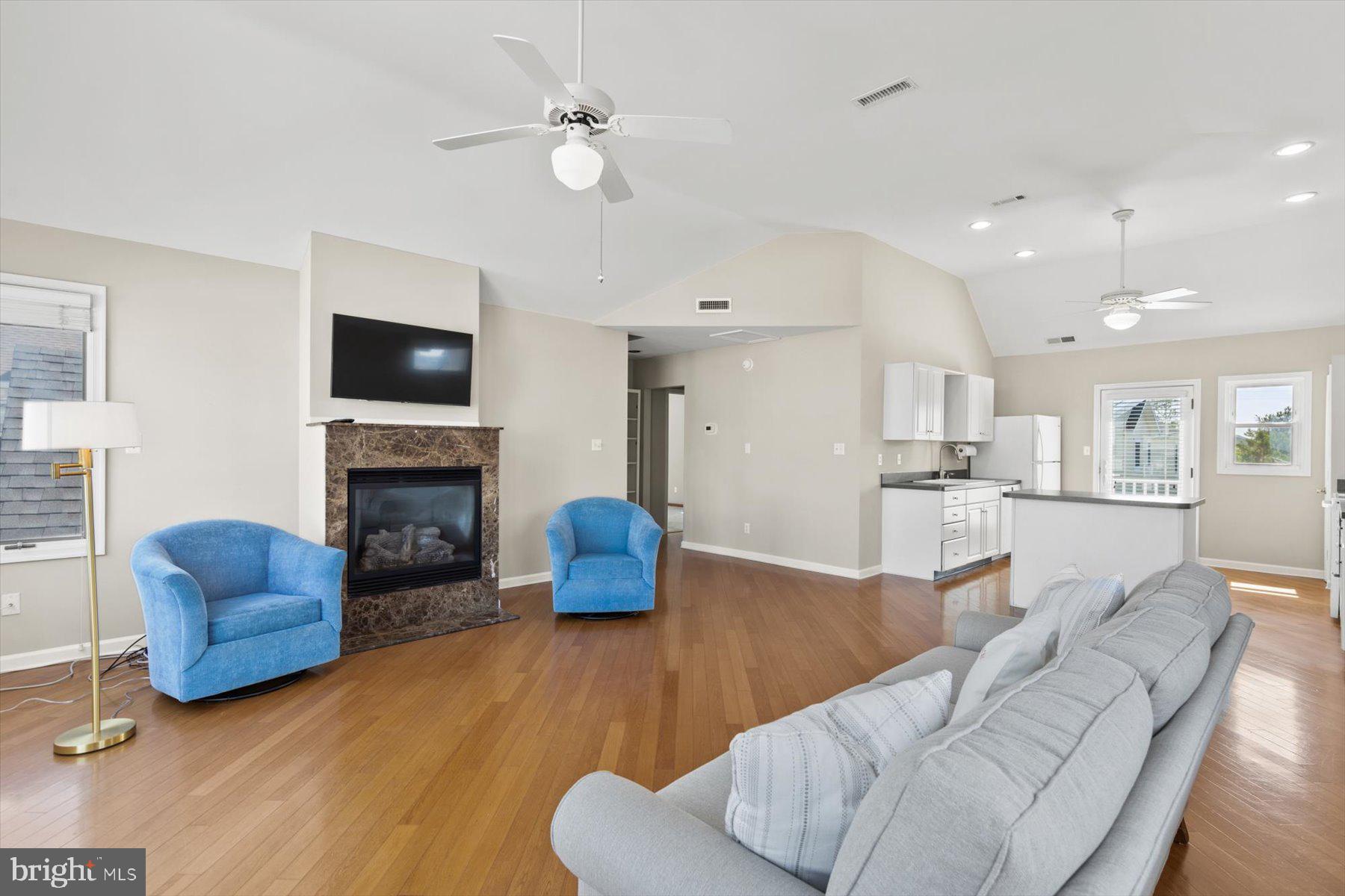 SEABREAK - Residential